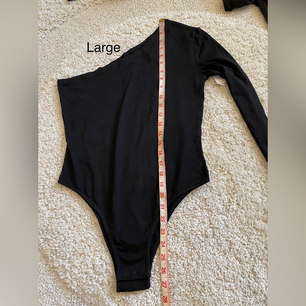 Black bodysuit one sleeve open shoulder size medium and large NWT - Picture 12 of 13